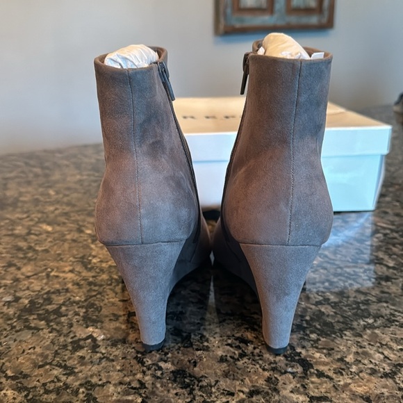 Report Maylee Grey wedge bootie NIB 9 - Picture 6 of 8